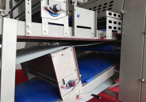 comprar Laminador de la pasta de hojaldre con el sistema avanzado del PLC, pasta comercial Sheeter del plumero de 12 harinas Fabricación en línea