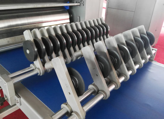 comprar La cadena de producción congelada del buñuelo fácil actúa con el sistema avanzado del PLC de Siemens Fabricación en línea