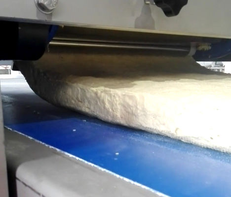 comprar Máquina de Paratha de la pasta del acero inoxidable 304 con el control de sensor para la pasta de pan Fabricación en línea
