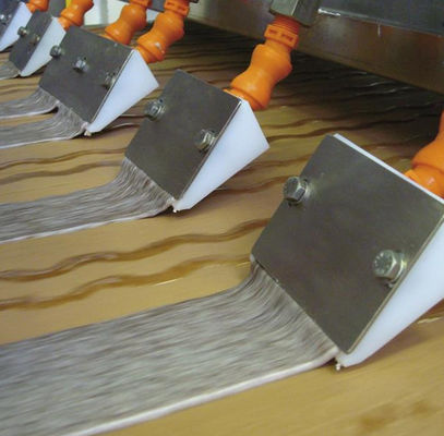 comprar 300- Cadena de producción de la torta del rollo suizo de la capacidad de 800 kilogramos con la torta estándar Dissolver de Europa Fabricación en línea
