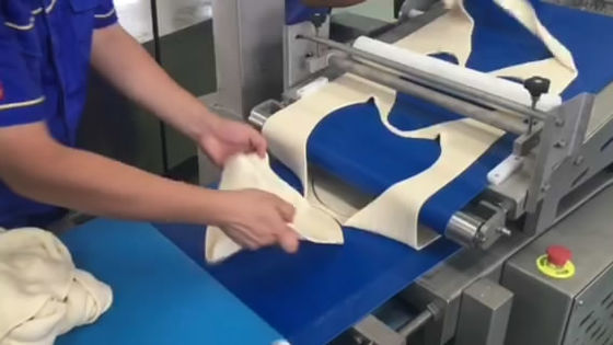 comprar Grueso mínimo congelado industrial de la pasta del equipo de fabricación de la pizza 2,5 milímetros para la base congelada de la pizza Fabricación en línea