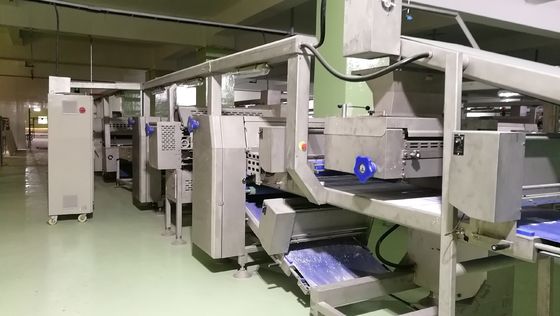 comprar Termine la pasta de hojaldre que hace la máquina con el horno de túnel para el proyecto de llavero Fabricación en línea
