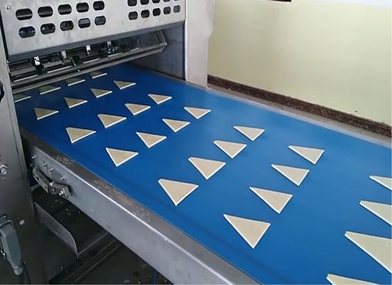 comprar Cadena de producción semiautomática/completamente automática del cruasán de la capacidad 3000-11000pcs/h para hacer los cruasanes 20g-120g Fabricación en línea